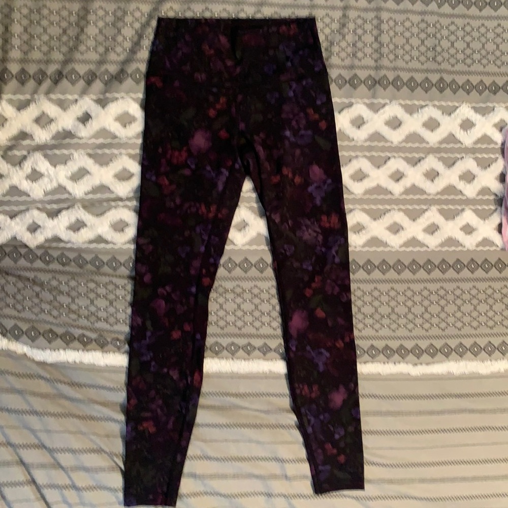 Lululemon Wunder Unders size 6